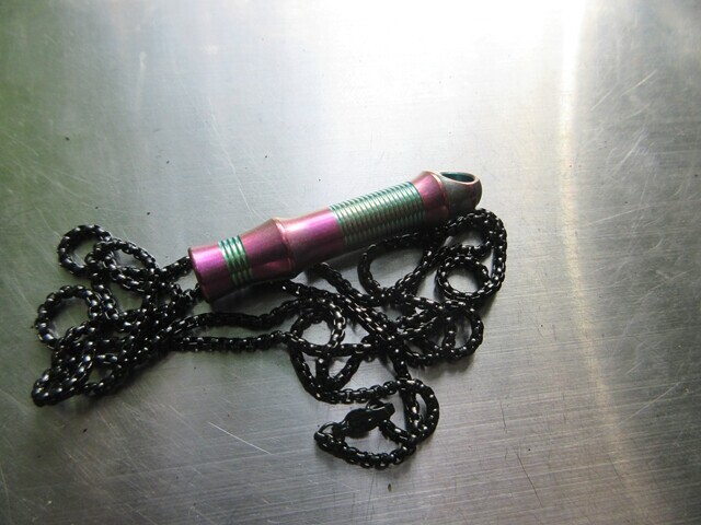 チタンホイッスルのネックレスの長さと強度レビュー