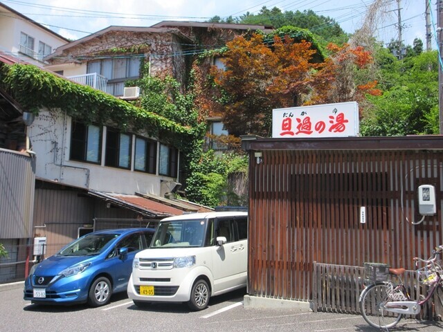 旦過の湯下諏訪温泉の駐車場