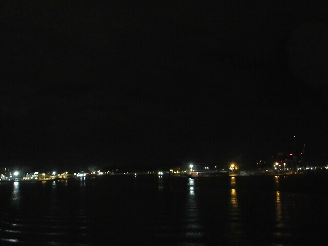 フェリーからの夜の景色