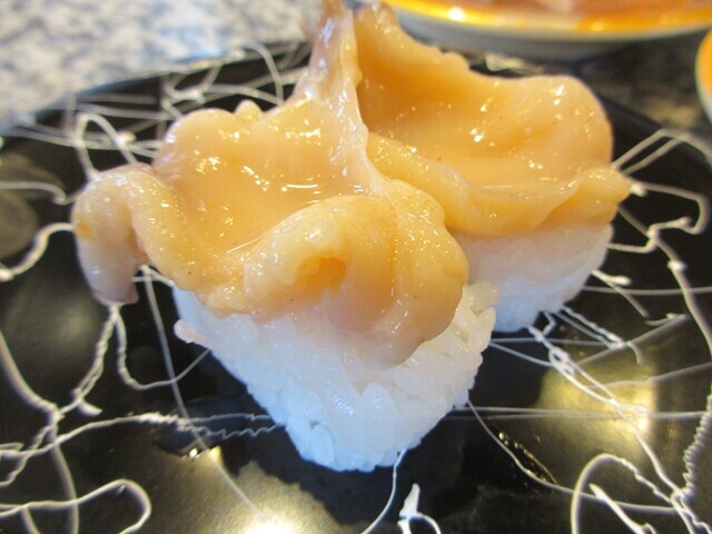 魚丸で注文した貝のお寿司