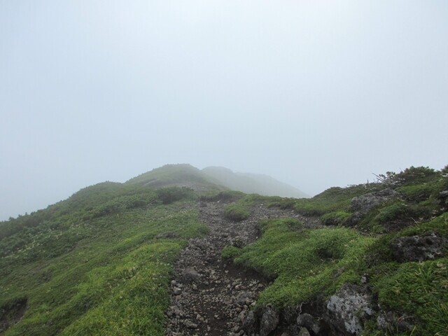ベベツ岳を目指して登山再開の様子