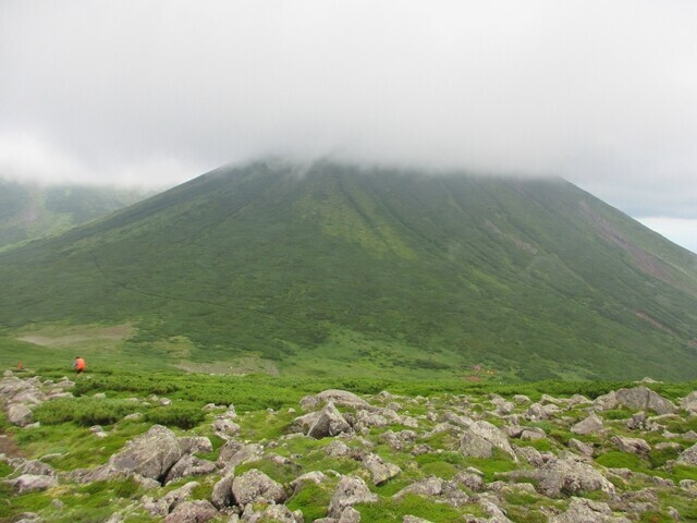 美瑛富士避難小屋を目指して登山再開の様子