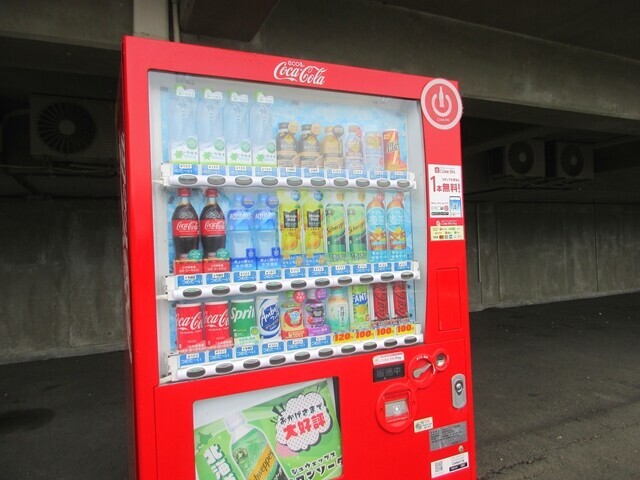 山部自然公園キャンプ場ふれあいの家の自動販売機