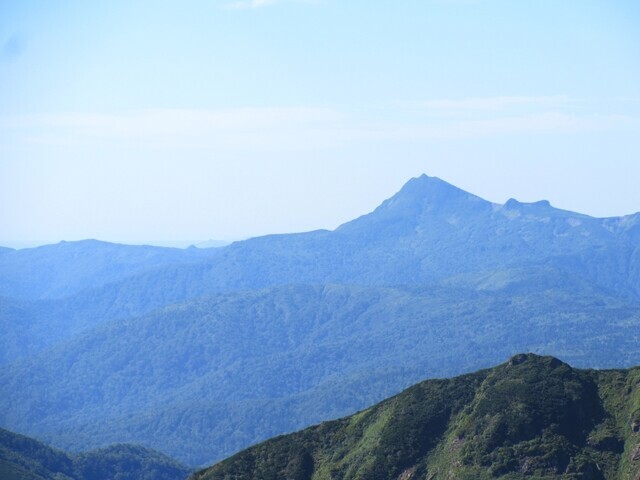 雄大な夕張岳