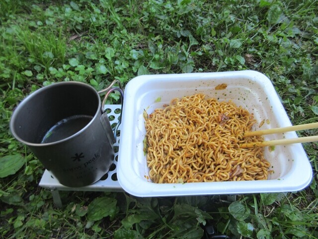 山部自然公園キャンプ場で食べた焼きそば弁当