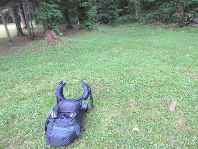 テントを撤収している様子