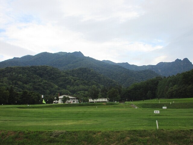 昨日登った芦別岳の景色