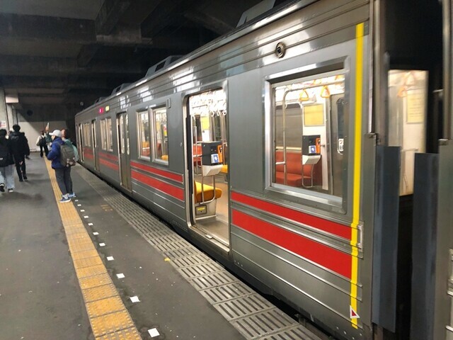 ケーブルカー駅がある立山駅に到着の様子