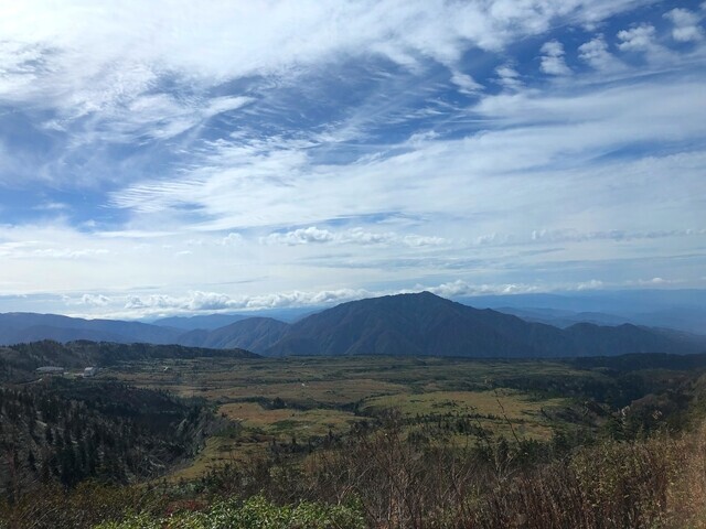 バスに乗りながら立山の景色を楽しめるのが立山アルペンルートの魅力