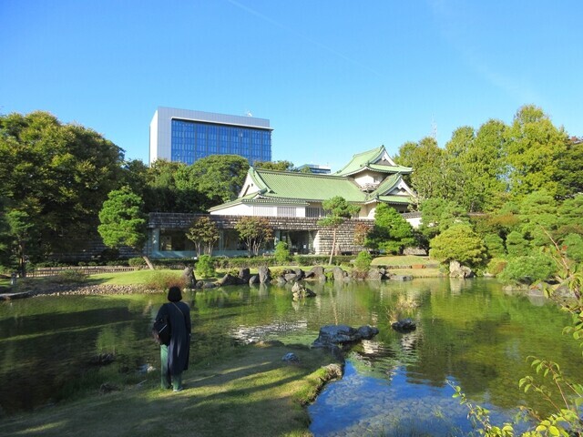 富山城と日本庭園の様子