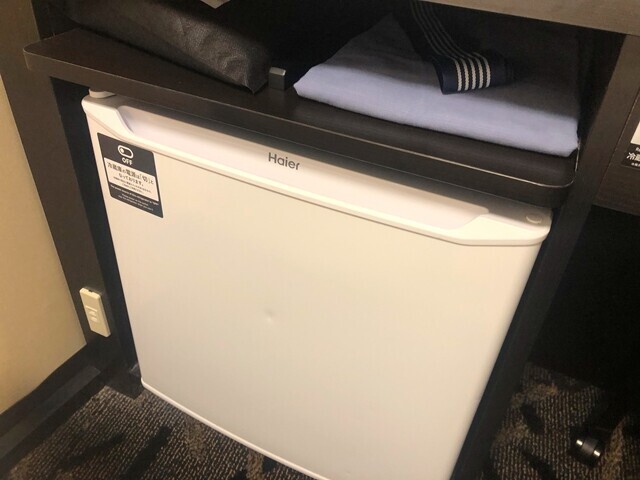 アパホテル富山の部屋の設備の様子
