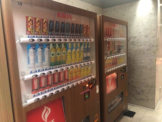 アパホテル富山駅の自動販売機の様子