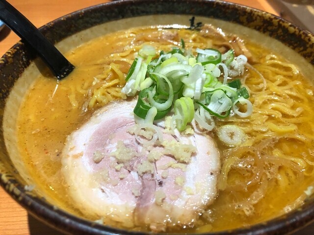 麵屋つくし富山の味噌ラーメンレビュー開始の様子