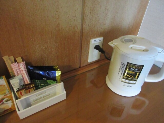 ホテル立山ポットとインスタントの珈琲やお茶などのサービス