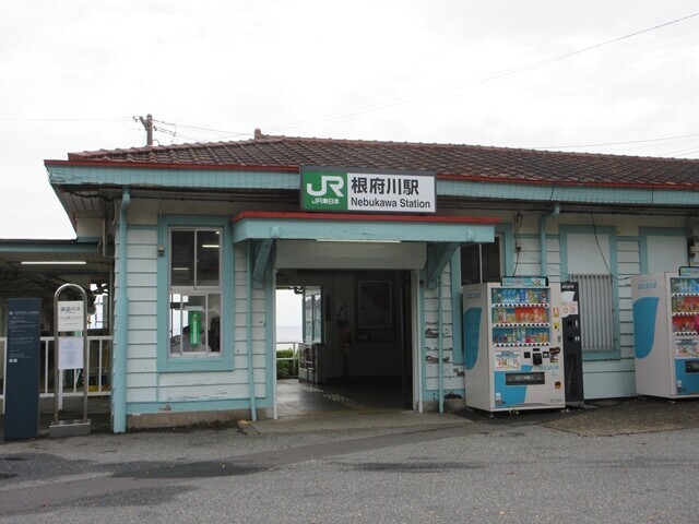 ヒルトン小田原の最寄り駅である根府川駅の様子