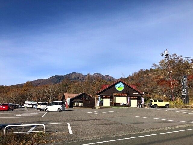県界尾根で赤岳登山に利用できる美し森駐車場の様子