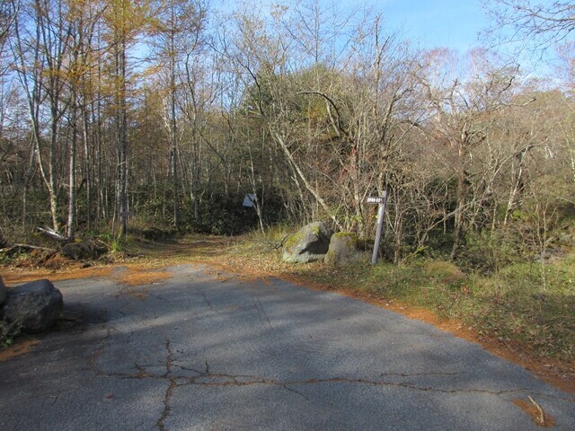 県界尾根の登山口