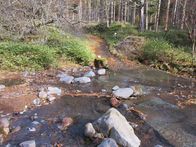 県界尾根から赤岳への登山ルートの渡渉箇所