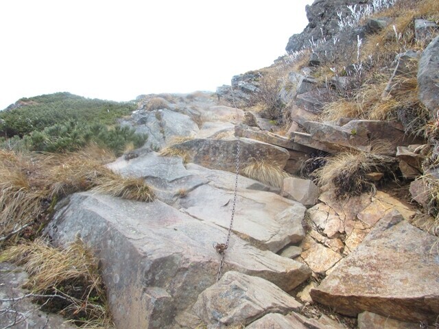 真教寺尾根の難易度の高い鎖場