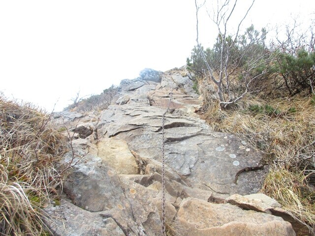 真教寺尾根は難易度の高い登山ルートが赤岳から続いている様子