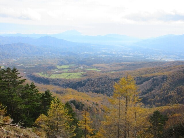 赤岳から美し森とスキー場、羽衣の池を目指して登山再開の様子
