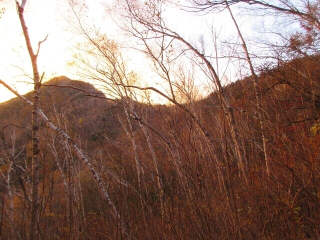 天狗山へ登山中に日の出になった様子