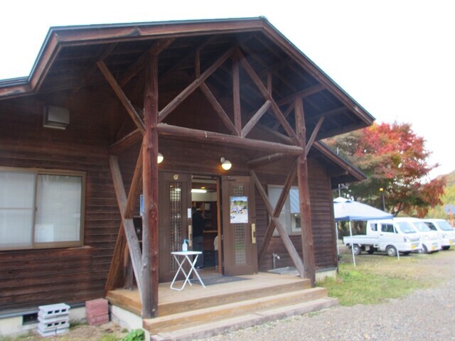 立原高原キャンプ場の管理棟まで戻ってきた様子