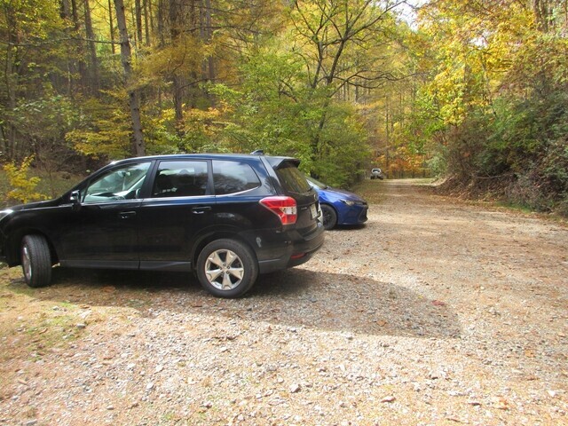 栗生登山口の無料駐車場