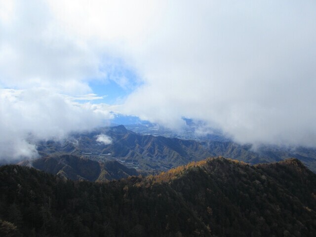御座山から天狗山方面の景色