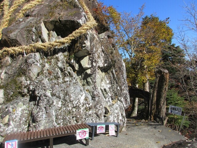 七面山奥の院の影嚮石