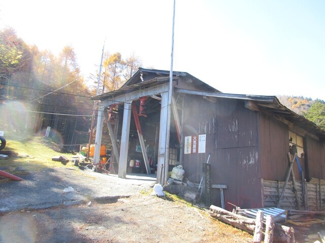 七面山の荷物運搬用のケーブルカー