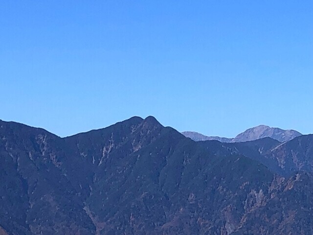 七面山方面から眺める笊ヶ岳