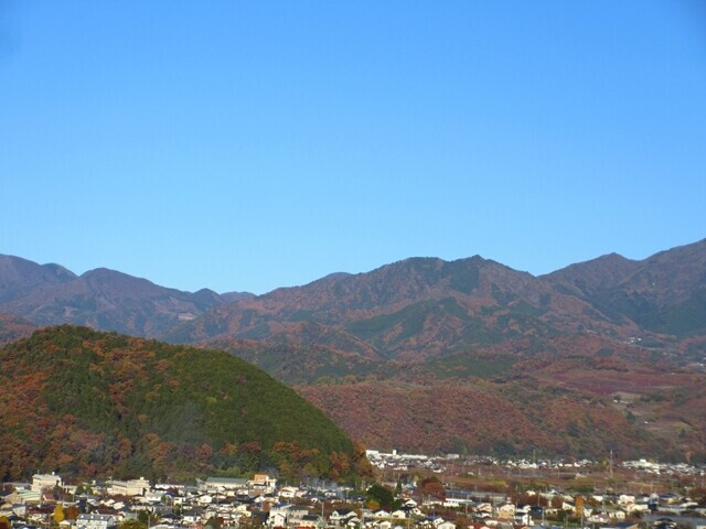 恩若ノ峰登山口までの奥秩父の紅葉の景色