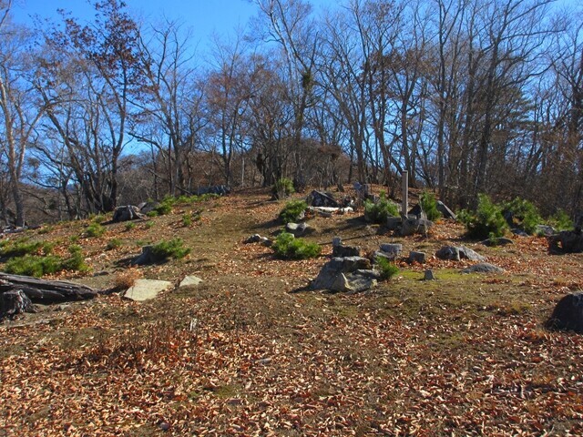 源次郎岳の山頂