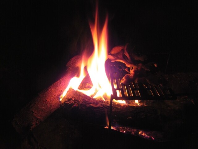 奥山温泉キャンプ場で焚き火の時間