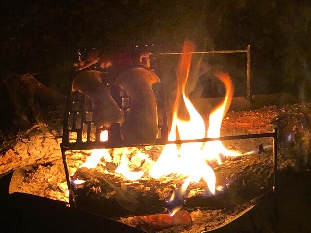 奥山温泉キャンプ場でキャンプ料理の様子