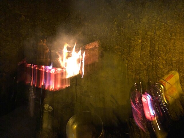 奥山温泉キャンプ場でアウトドアヒーターを使っている状態