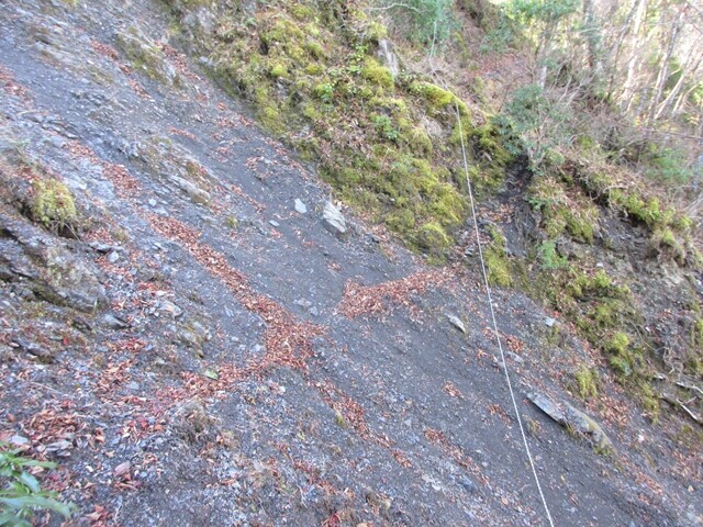 田代峠から青笹山の核心部になる崩壊地のトラバース道の様子