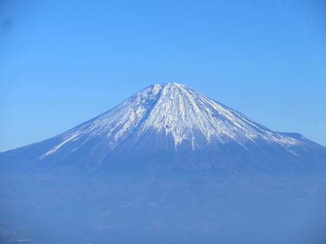 青笹山から眺める富士山のアップ写真