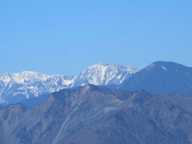 青笹山の山頂から眺める赤石岳
