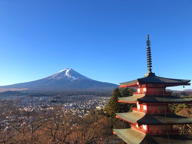 新倉富士浅間神社からの富士山の景色