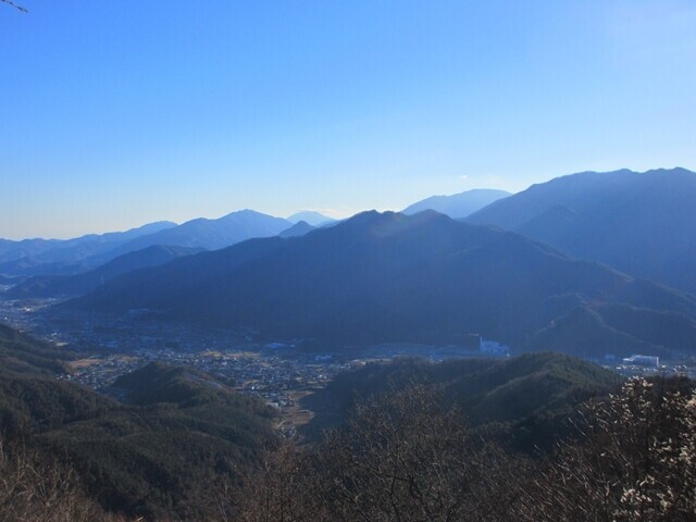 御殿からの丹沢山塊や御正体山、杓子山方面景色
