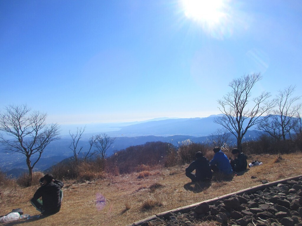 鍋割山の山頂から眺める相模湾、天城山方面景色
