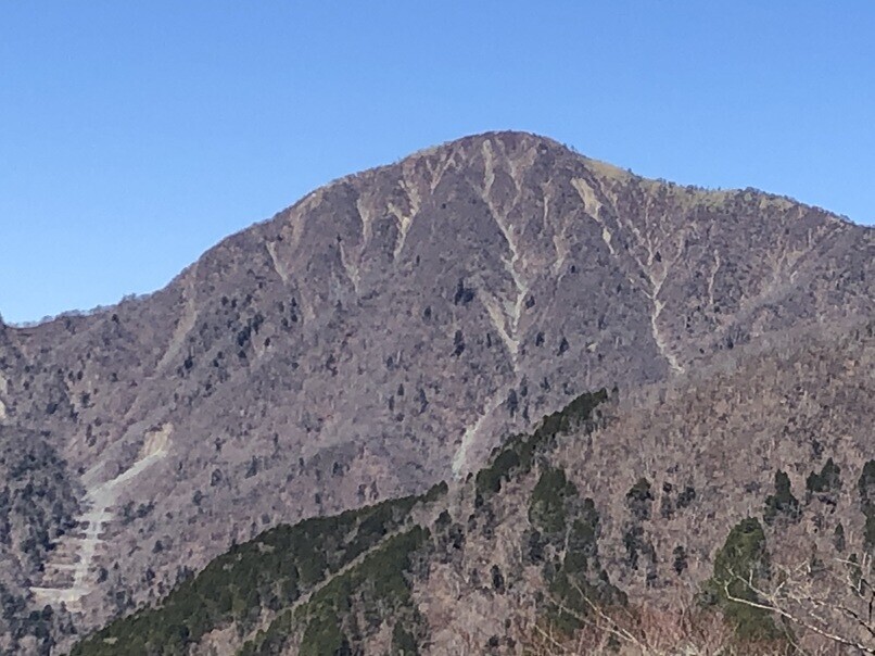 鍋割山から眺める蛭ヶ岳の景色
