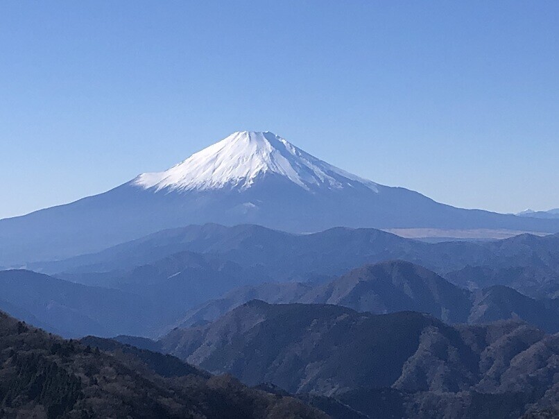 鍋割山の山頂から眺める富士山の景色