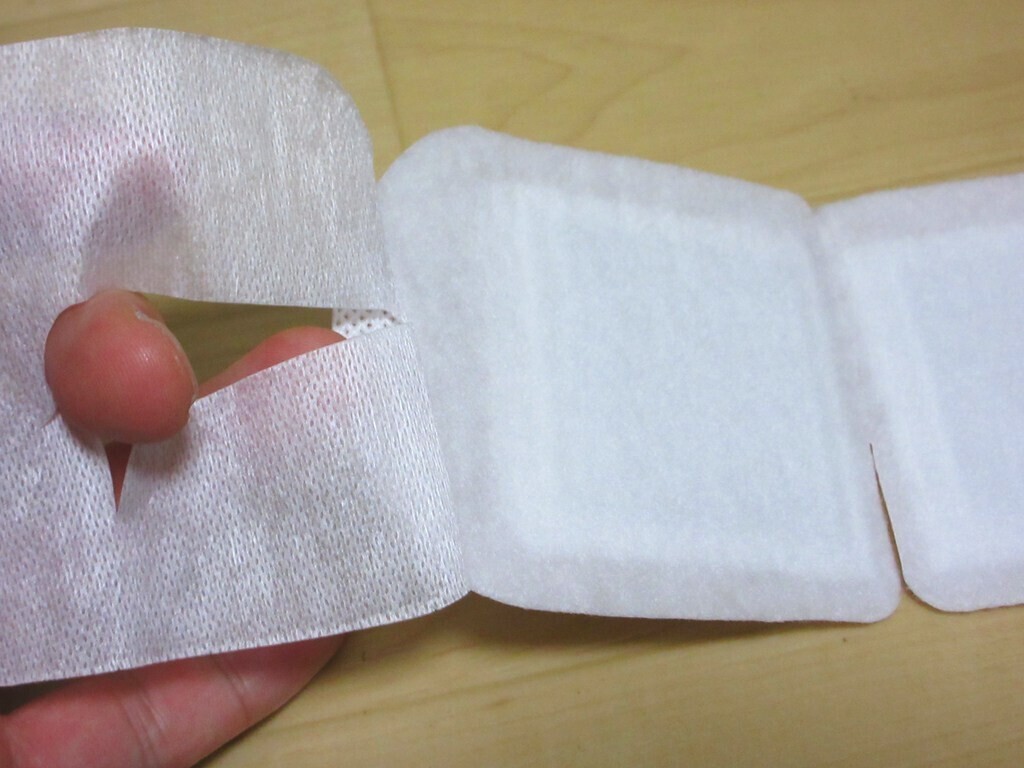 蒸気でホットアイマスク耳の部分