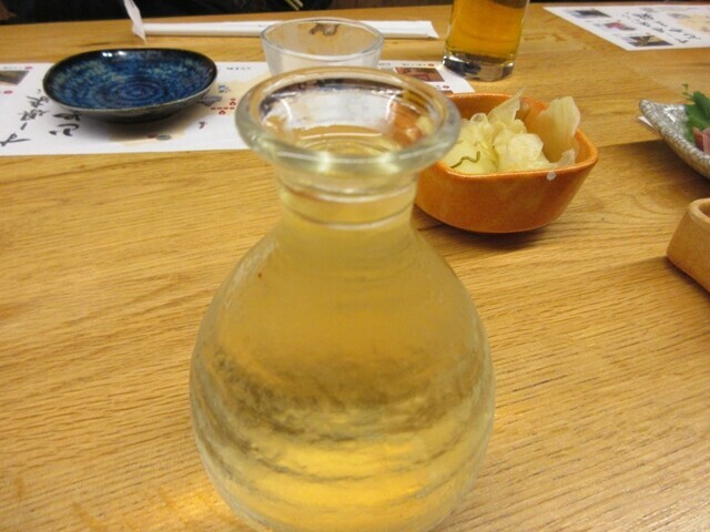 とやま鮨海富山日本酒の立山をレビューの様子