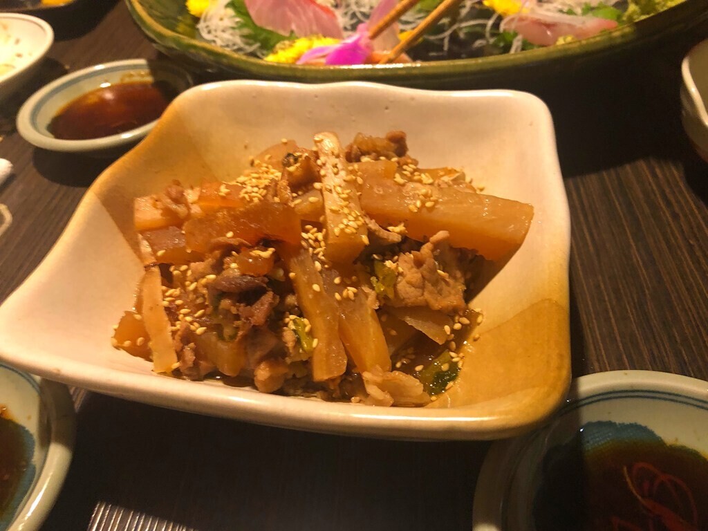 和楽処なかじまの美味しい料理を食べている様子
