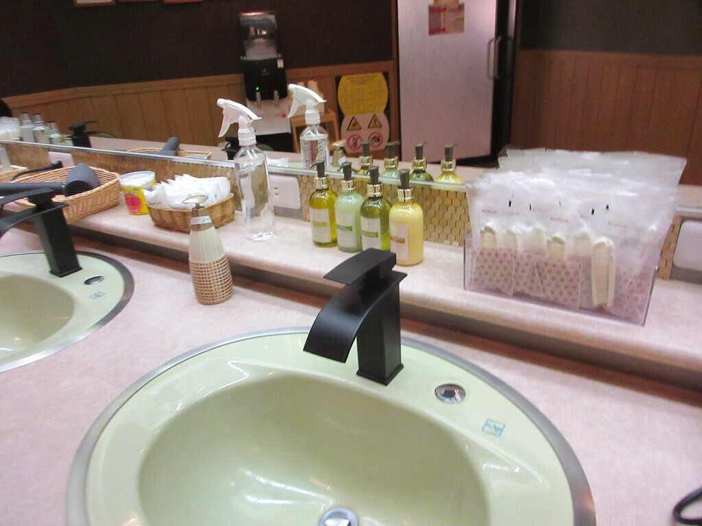 月への船大浴場の洗面所の様子とアメニティーグッズの詳細をレビュー
