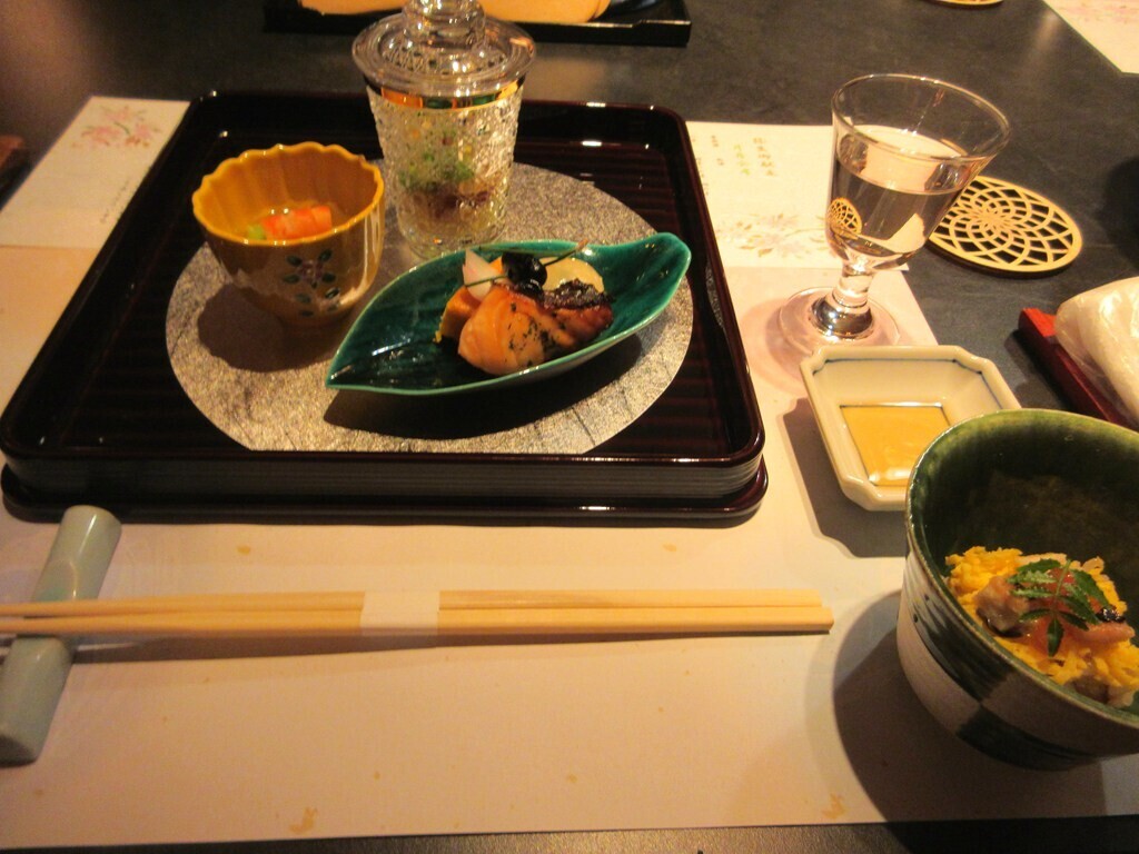 有馬温泉月への船の夕食がスタートの様子